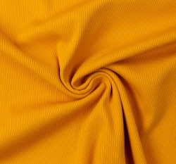 Žebrovaný jednobarevný úplet hořčicový