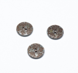 Knoflík šedý s květinovými ornamenty