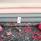 Louka s tajemnými tlapičkami na šedé