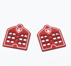 Knoflík ve tvaru domečku se srdíčkem červený