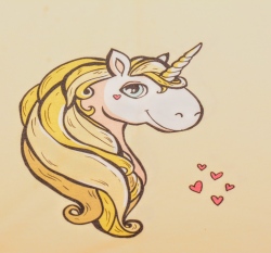 Panel hlava jednorožce s dlouhou hřívou na žluté