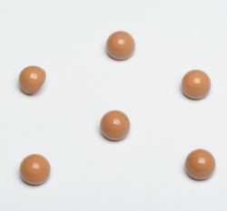 Knoflík oblý, lesklý světle hnědý