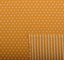 Úplet oboustranný okrový s ecru proužky/čtverečky 