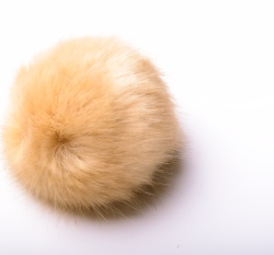 Bambule na čepici světle hnědá - krátký chlup