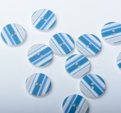 Knoflik potisk modré a šedé proužky na bílé