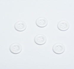 Knoflík čtyřdírkový, bílý s širším okrajem 15mm