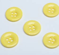 Knoflík hladký, lesklý, sytě žlutý 
