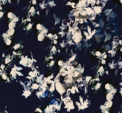 Viskóza potisk květy na tmavě modré