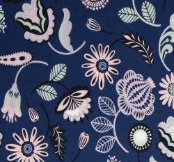 Úplet květiny na tmavě modré