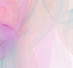 Třpytivý tyl v barvách duhy 