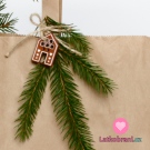 Knoflík ve tvaru domečku se srdíčkem červený