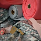 Malá slečna do lososové...