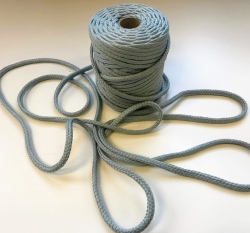Šňůra kulatá oděvní PES 7 mm světle šedá
