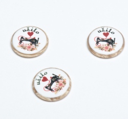 Knoflík bílý šicí stroj s nápisem 