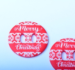 Knoflík kulatý, červený s nápisem 