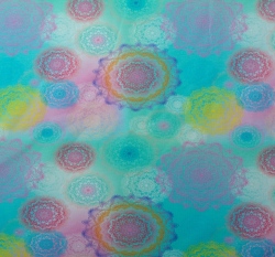 Úplet potisk duhové mandaly na tyrkysovém podkladu