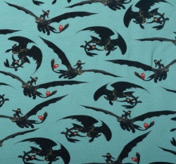 Teplákovina potisk Jak vycvičit draka na modrém geometrickém podkladu