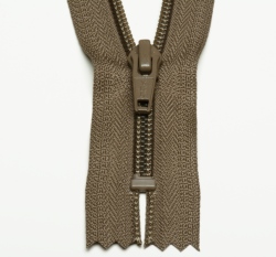 Zip spirálový nedělitelný kávový tmavší 12 cm