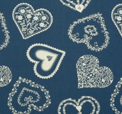 Bavlněné plátno velká bílá srdíčka na folklorně modré 