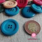 Knoflík s ozdobným okrajem cihlově oranžový