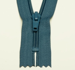 Zip spirálový nedělitelný jeansový tmavší 12 cm