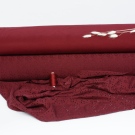 Půvabná elegance v bordó