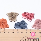 Knoflík světle růžový zdobený zvoneček