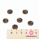 Knoflík kulatý, matný, hnědý s vystouplým okrajem