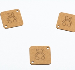 Štítek na oblečení medvídek 2x2 cm