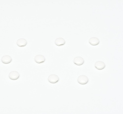 Knoflík oblý, lesklý bílý - malý