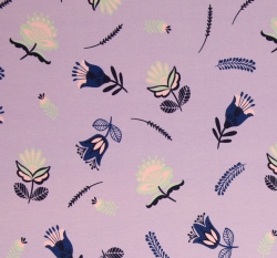 Úplet květiny na pastelově fialové 