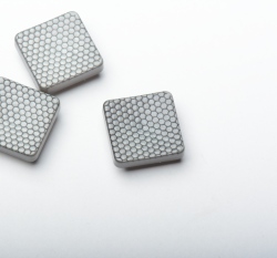 Knoflík čtvercový, lesklý, 