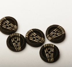 Knoflík kulatý, dřevěný tmavě hnědý se zlatými paprsky