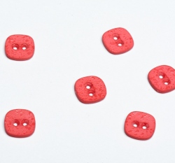 Knoflík hranatý, zaoblený, s efektem kapiček růžový tmavší