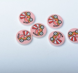 Knoflík kulatý dětský, kočárek na světle růžové