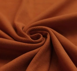 Jednobarevný žebrovaný úplet hnědý koňakový