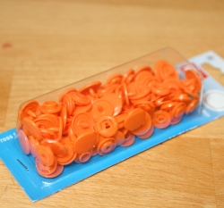 Patentky plastové Color snaps oranžové