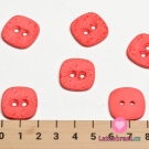 Knoflík hranatý, zaoblený, s efektem kapiček tmavě růžový