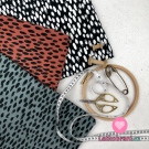 Teplákovina s příměsí modalu potisk černé nepravidelné tahy štětcem na modro-šedé