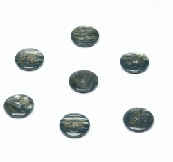 Knoflík kulatý, lesklý, vypouklý, šedý žíhaný 