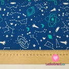 Úplet potisk vesmír na tmavě modré 