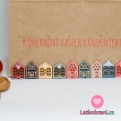 Knoflík ve tvaru domečku se srdíčkem červený