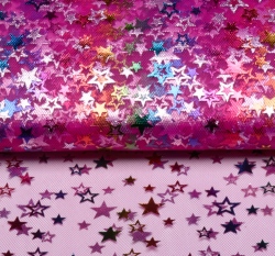 Jemný amarantový tyl s barevnými hvězdičkami