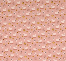 Úplet z organické bavlny potisk labutě mezi kytičkami na růžové