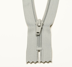 Zip spirálový nedělitelný stříbřitě šedý 15 cm