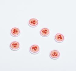 Knoflík bílý se srdíčkem v kolečku