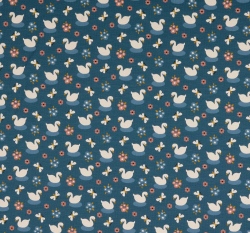 Úplet z organické bavlny potisk labutě mezi kytičkami na jeansově modré