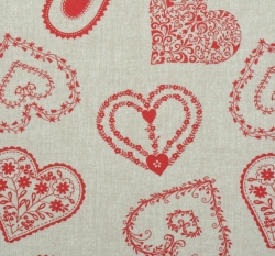 Bavlněné plátno velká červená srdíčka na béžové 