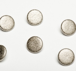 Knoflík kulatý stříbrný, větší