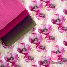 Dvojitá gázovina / mušelín sytě růžové vlčí máky na bílé